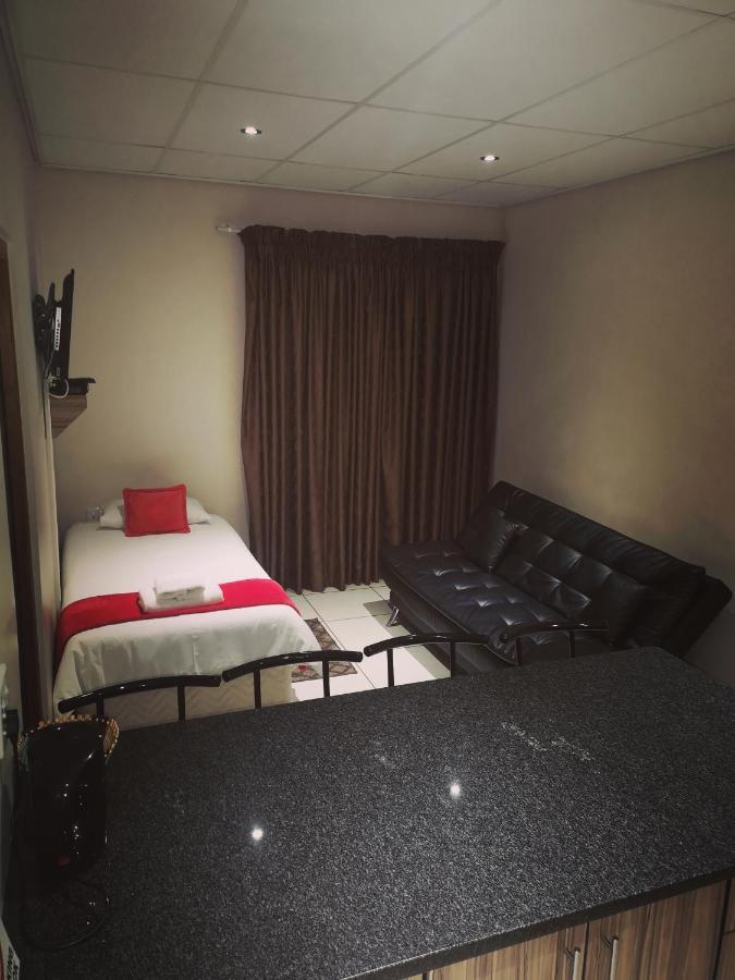 Aaa Rose Garden Guesthouse Mookgophong Exterior foto