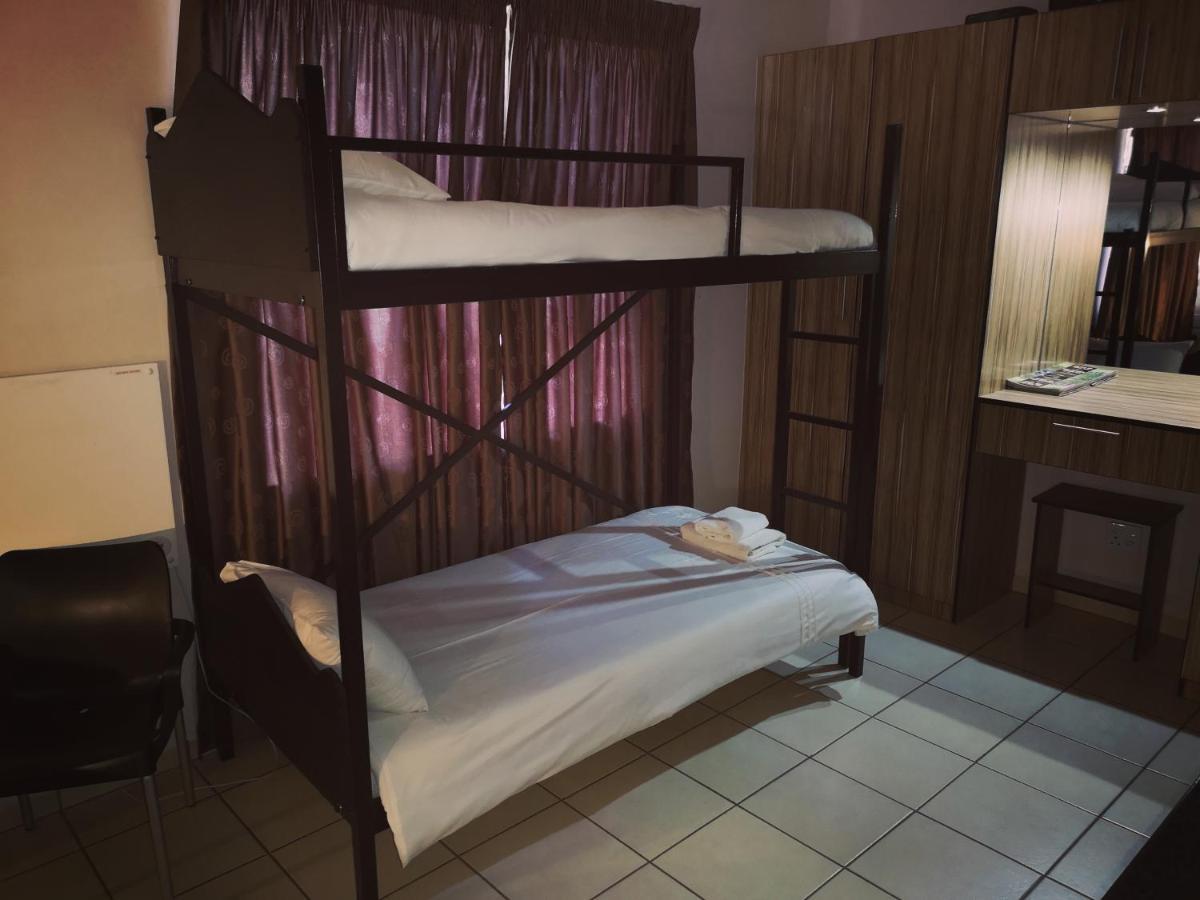 Aaa Rose Garden Guesthouse Mookgophong Exterior foto