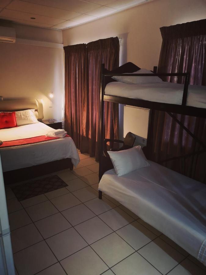 Aaa Rose Garden Guesthouse Mookgophong Exterior foto