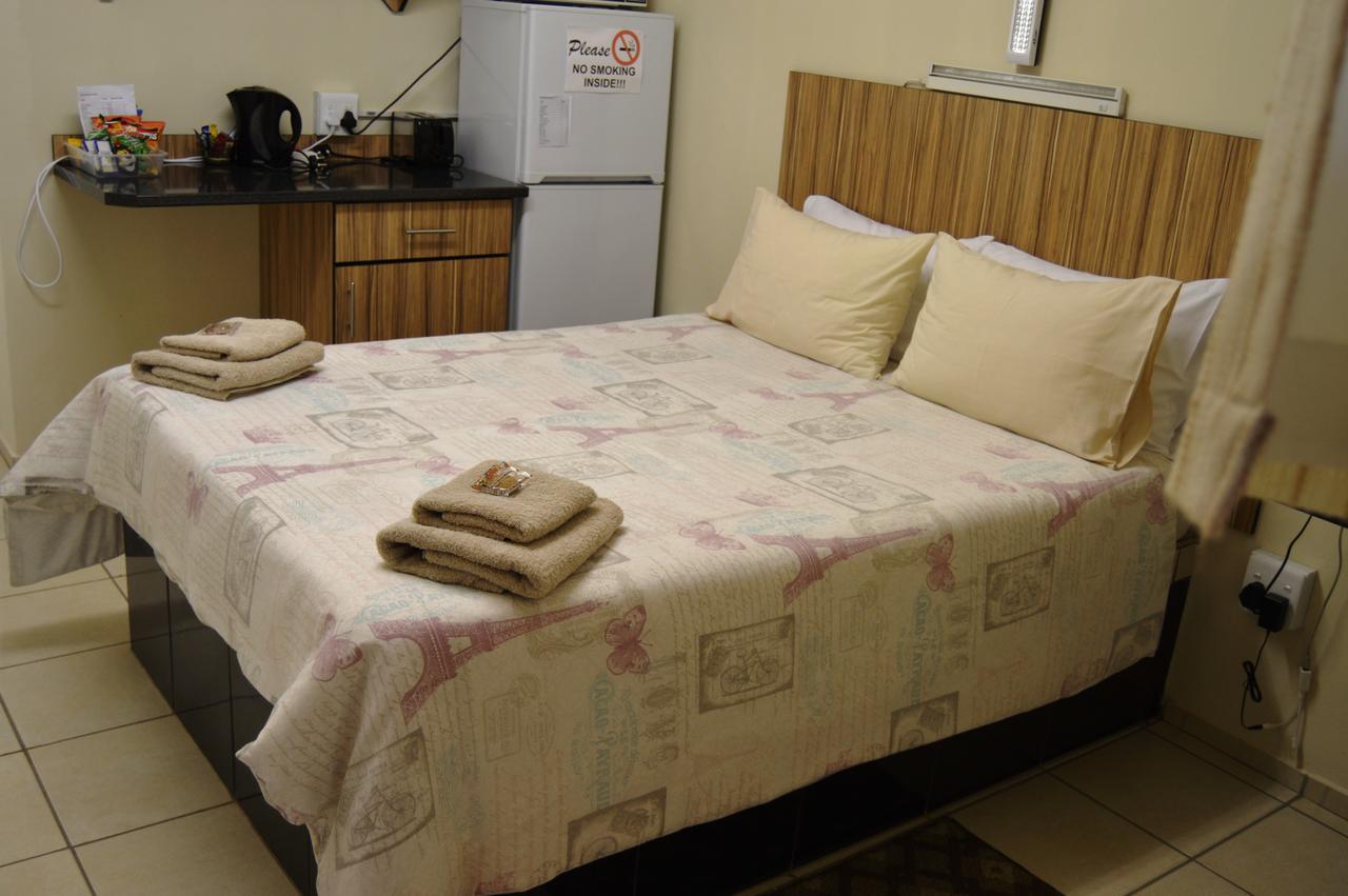 Aaa Rose Garden Guesthouse Mookgophong Exterior foto